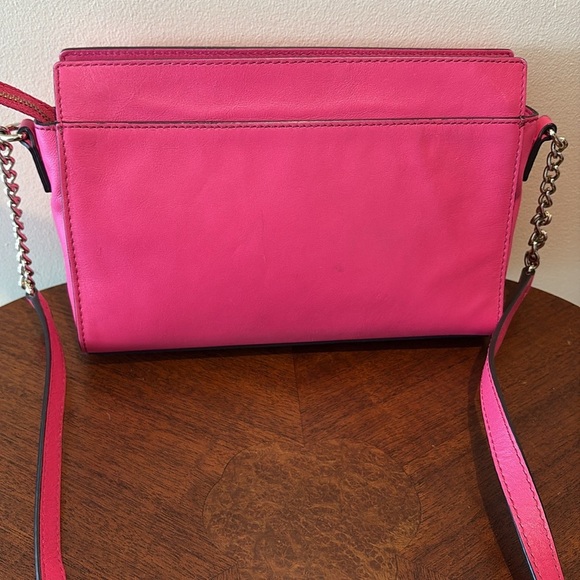 Kate Spade  bowfront Crossbody bag leather  bright pink  strap/Chain detail Exe - Picture 9 of 17